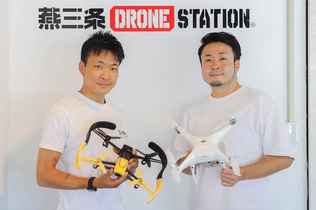 「燕三条DRONE STATION」の伊部恒治代表(右)と大倉龍司副代表