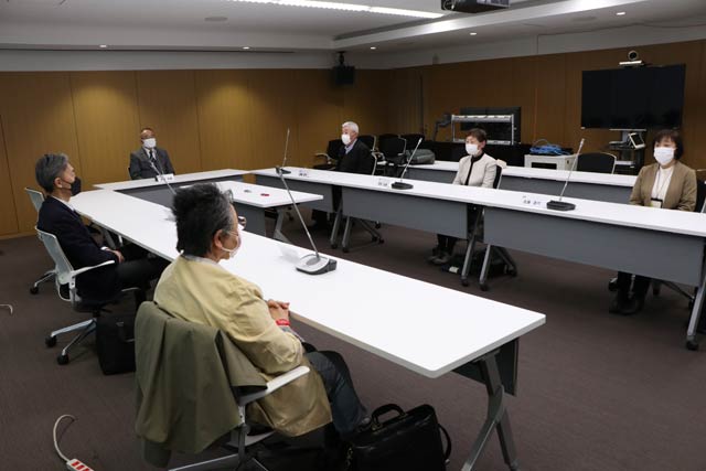 17日開かれた燕市いじめ防止対策等専門委員会