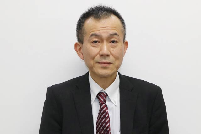 燕市長選出馬で記者会見する更科晃氏