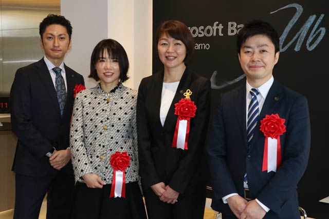 左から小柳建設の小柳社長、日本マイクロソフトの三上常務、加茂市の藤田市長、三条市の滝沢市長