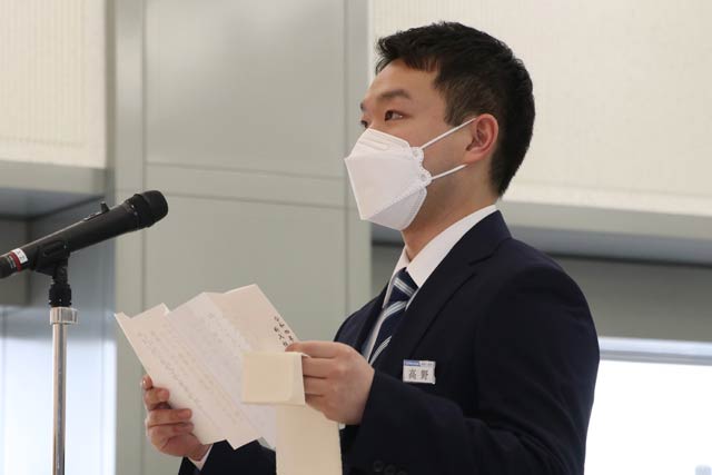 新入社員代表で高野晃輔さんが答辞