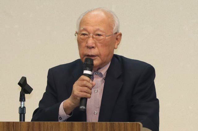 「ふれあい喫茶ぽぽ」をオープンしたときの会長の青柳芳郎さん