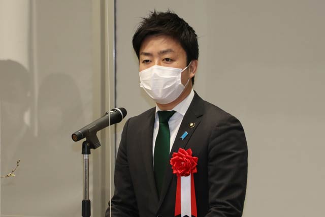 滝沢亮市長