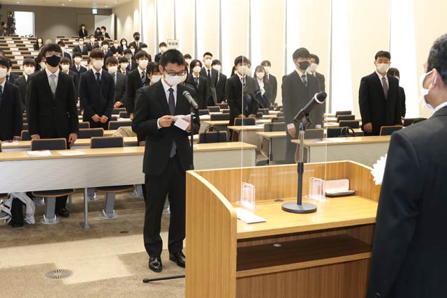 宮前澪樹さんが入学生宣誓