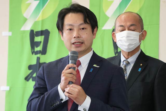 新潟維新の会の石崎徹幹事長