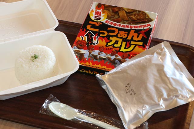 プラス300円でご飯と一緒にレトルトカレーがその場で味わえる「今カレー」