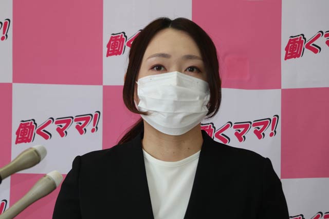 記者会見