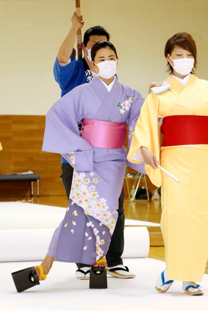 14日に3回目の最後の練習をする横山美和さん