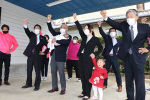 柴山氏の事務所開きでガンバローコール