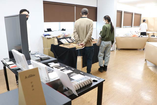 タダフサで開かれている春の工場市