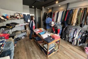アメカジの古着屋「ベースライン」が加茂・穀町商店街に
