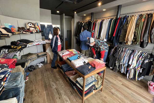 加茂市・穀町商店街にオープンしたアメカジの古着