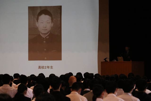 高校2年生にときの大村さんも映して