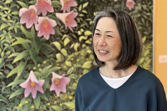 「下田の森の美術館」で個展を開いている渡邉美保子さん