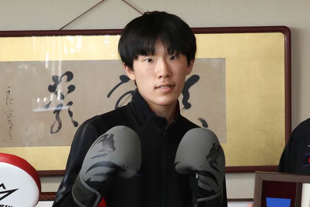 滝沢市長を表敬訪問した齊藤鳳人さん