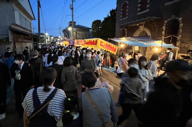 吉田天満宮大祭の宵宮に露店でごった返す
