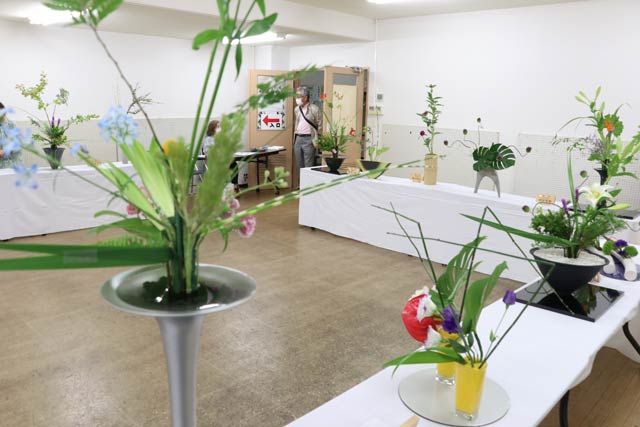 中町ふれあいセンターで開かれている池坊花展