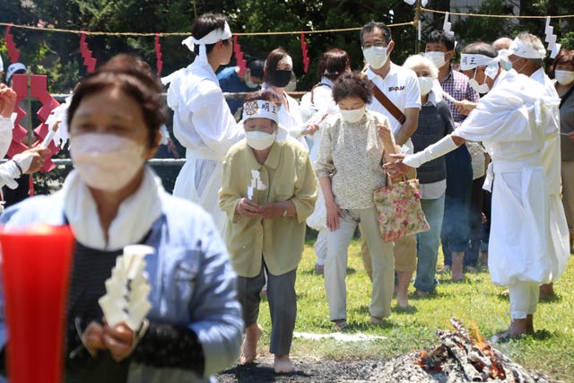不動大社で火渡り