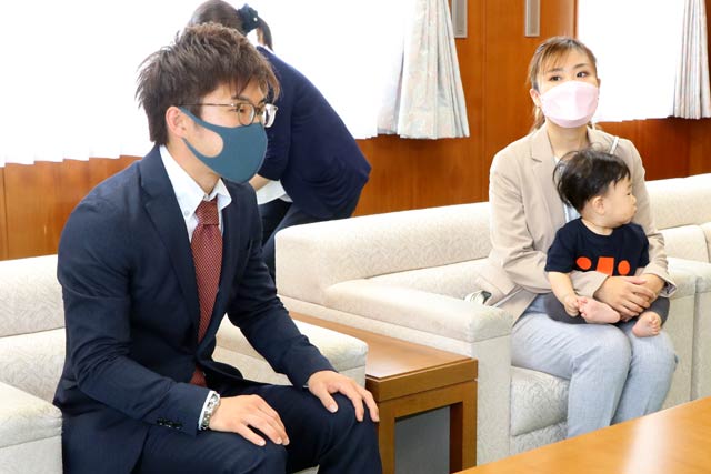 家族3人で訪れた高橋選手