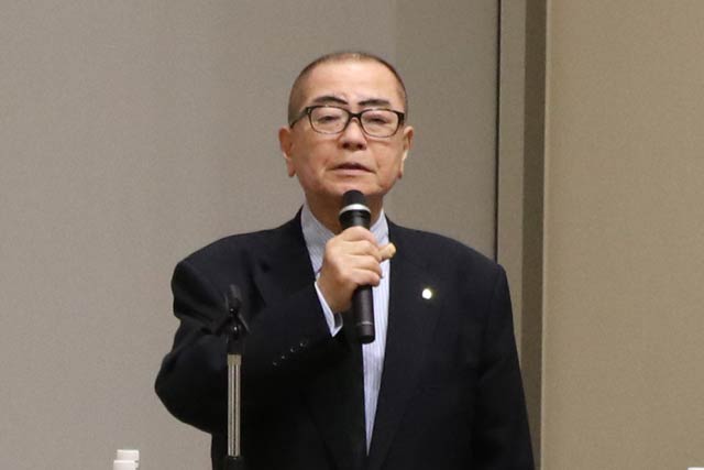 記念講演を行う高波さん