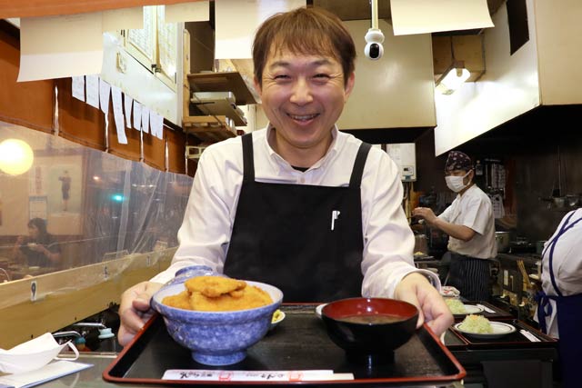 「とんかつ三条」の村松社長とタレかつ丼