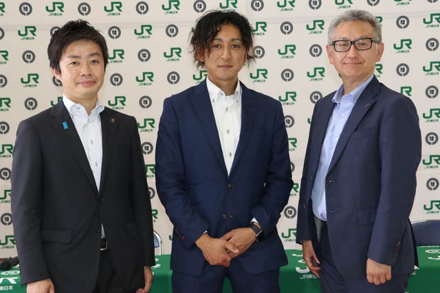 記者会見で左から滝沢三条市長、運営会社ドッツアンドラインズ・齋藤代表取締役、JR東日本新潟支社・小川支社長