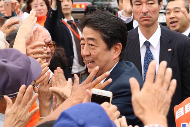 2017年10月12日に衆院選新潟4区応援で三条市役所前で