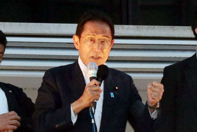 古町十字路で応援演説を行う岸田首相