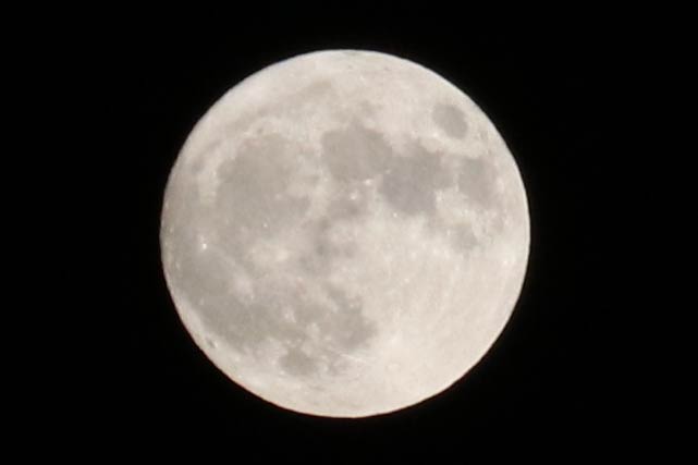 13日夜のスーパームーン