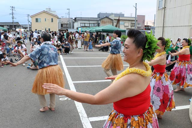 東三条駅前駐車場で開かれた「ヒガサン真夏の大冒険 2022」