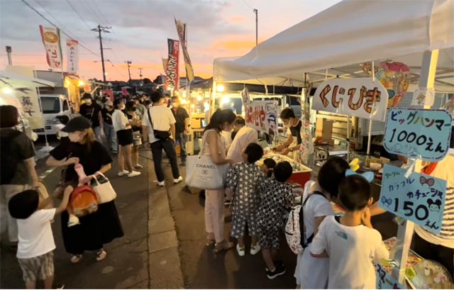 出店も客で大にぎわい