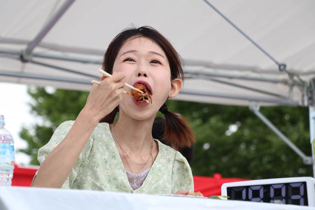 ゲストの大食いYouTuber、おごせ綾さん
