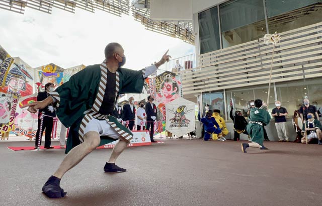三条祭りの大名行列を先導する先供