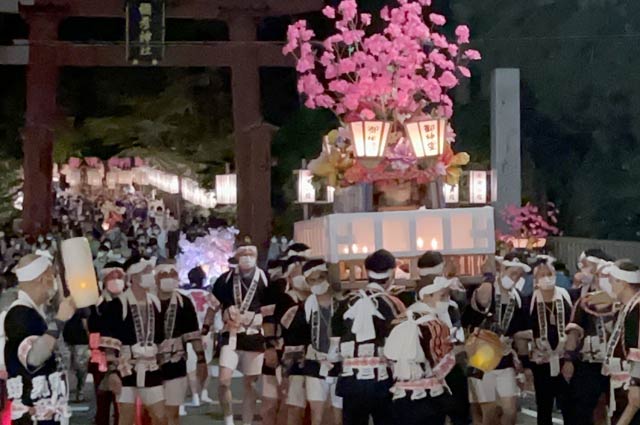 一の鳥居前の燈籠