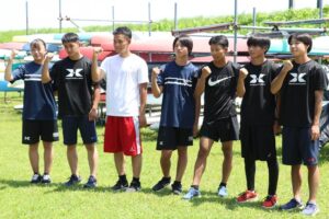 インターハイに出場する左から部長の沖野さん、関川さん、高橋さん、三上さん、泉田さん、佐藤さん、桑原さん