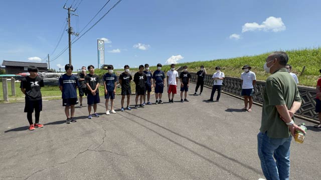青柳ファンクラブ会長も部員を激励