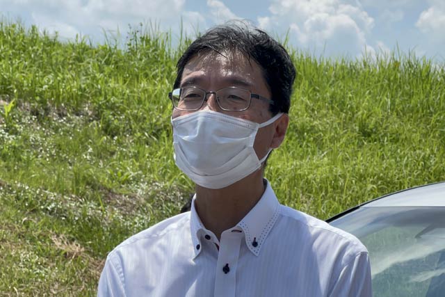 激励する鈴木市長