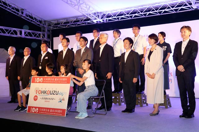 大河津分水通水100周年記念イベントの通水感謝式