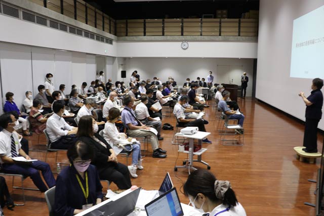 燕市役所で開かれた住民説明会