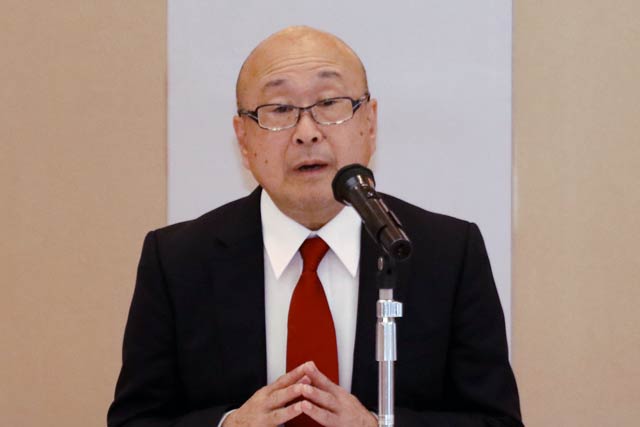 記者会見で決意表明