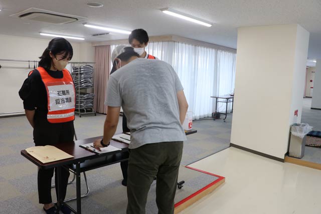 燕庁舎に設置された避難所