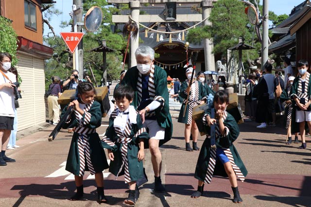 指導を受けながら進む