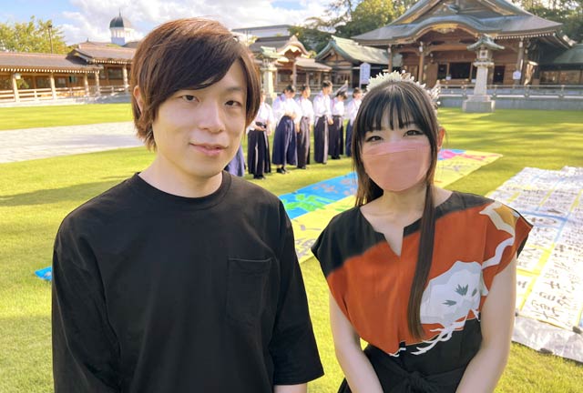 奉納揮毫を終わって下田兄妹