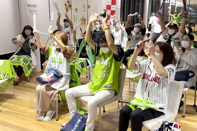 燕市のパブリックビューイングでスワローズ優勝決定の瞬間