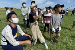 秋の凧合戦で初めてのこども凧合戦