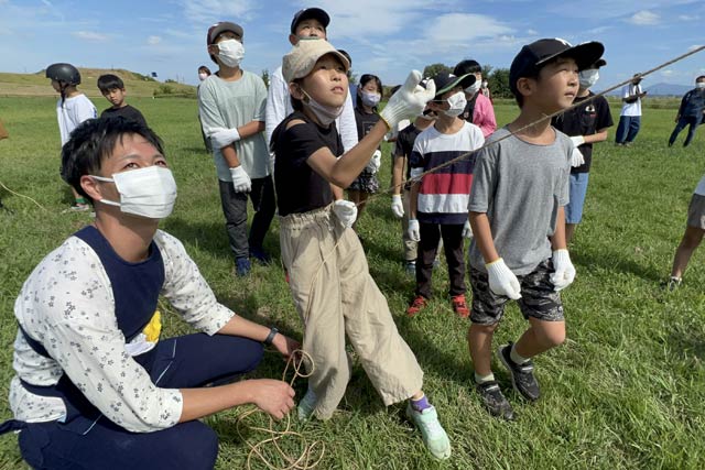秋の凧合戦で初めてのこども凧合戦