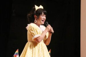基調講演を行うはるな愛さん