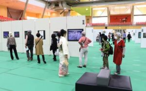 15日開幕した三条市展
