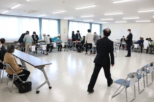 燕市議選立候補届出