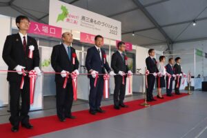 「燕三条ものづくりメッセ2022」のテープカット